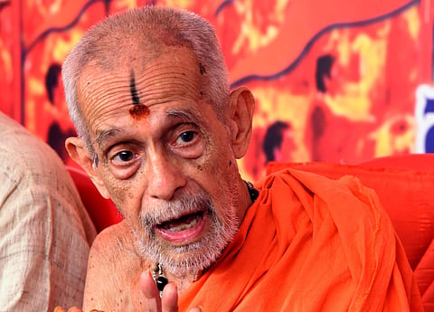 Pejawar Mutt head Swami Vishwesha Teertha (File Photo |Rajesh Shetty Ballagh/EPS)