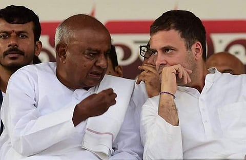 Former PM and JD(S) founder Deve Gowda with Rahul Gandhi. (File| PTI)