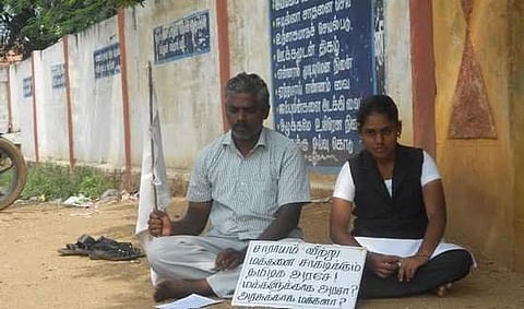 Nandhini with her father Anandhan during an anti-liquor protest. (Photo | Twitter)