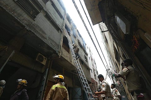Firemen at work to douse the fire at Jhilmil colony in rubber factory in Delhi. (Photo | Arun Thakur, EPS)