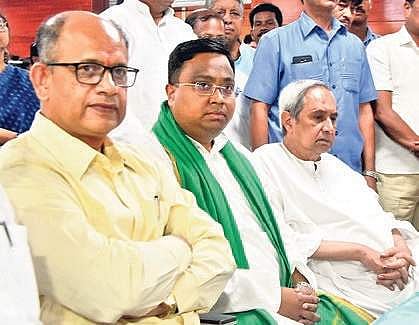 Chief Minister Naveen Patnaik with Rajya Sabha candidates of BJD Amar Patnaik and BJP's Sasmit Patra.