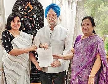 Bhubaneswar MP Aparajita Sarangi and Surat MP Darshana Jardosh meet Civil Aviation Minister Hardeep Singh Puri at New Delhi