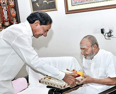 CM K Chandrasekhar Rao with veteran filmmaker K Viswanath in Hyderabad on Sunday (Photo |EPS)