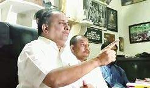 Mudragada Padmanabham addressing a news conference at his house in Kirlampudi of East Godavari district (File Photo |EPS)