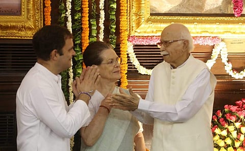 Congress interim president Sonia Gandhi, Rahul Gandhi, BJP senior leader LK Advani pay floral tribute to Former Prime Minister Rajiv Gandhi on his Birth anniversary at Parliament house in New Delhi on Tuesday. (Photo | EPS/ Shekhar Yadav)