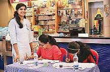 Shunthini Kumar (left) with the participants of the workshop