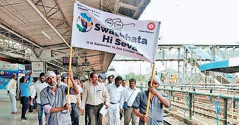 Cleanliness campaign at Vijayawada railway station (Photo |EPS)
