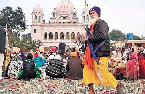 Pilgrims at the Kartarpur shrine (Photo | EPS)