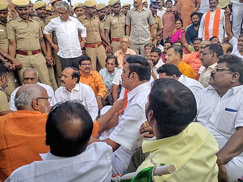 BJP leaders including H Raja, Pon Radhakrishnan stage a protest at Marina beach demanding arrest of Tamil orator Nellai Kannan. (Photo | Twitter/ANI)