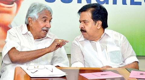 Kerala Congress leaders Oommen Chandy and Ramesh Chennithala are among the top brass leaders invited to Delhi by the party high command. (File Photo | EPS)
