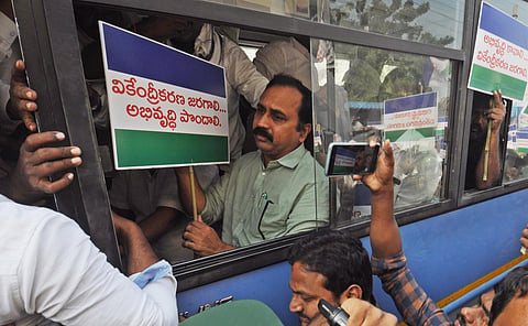 Police arrest Mangalagiri MLA Alla Ramakrishna Reddy and his followers for bid to organise a rally to Tadepalli| Prashant Madugula