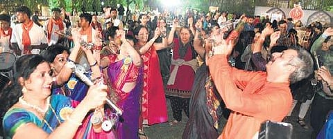 Sumitra Mahajan (left) with Maharashtra Mandal president Rekha Naik at the event Nagaraja Gadekal