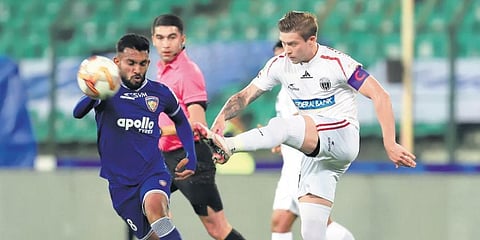 Starting this season as a right-back for Chennaiyin FC, Edwin Sydney Vanspaul (L) has been repositioned as a defensive midfielder by new coach Owen Coyle.