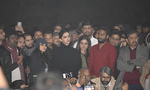 Deepika Padukone visited JNU to stand in solidarity with students attacked on Sunday. (Photo | Twitter)