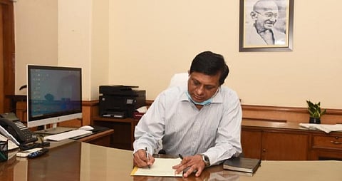 Apurva Chandra takes charge as Labour Secretary. (Photo| Twitter/ @PIBMumbai)
