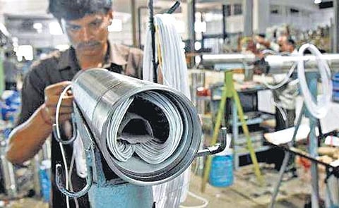 Factory output shrinks as inflation rises