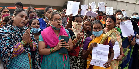 Women from BS Maqta stage a protest near the Chief Minister's Camp Office. (Photo | S Senbagapandiyan, EPS)