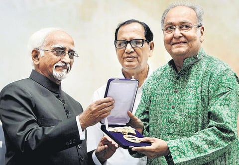 Soumitra Chatterjee receives Dadasaheb Phalke Award in 2011 | PTI