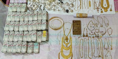 The Directorate of Vigilance and Anti-Corruption (DVAC) on Monday detected whopping Rs 1.37 crore cash, around three kg gold (worth Rs 1.22 crore) among other valuables. (Photo | EPS)