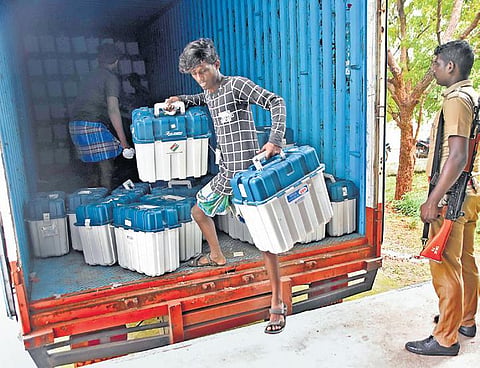 Electronic Voting Machines and Voter Verifiable Paper Audit Trail (VVPAT) machines were received for Assembly elections in Tirunelveli | V Karthikalagu