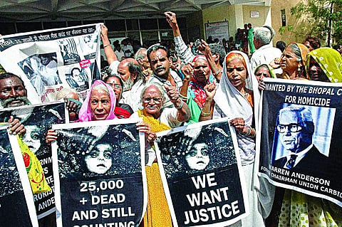 Survivors and victims' families of 'Bhopal Gas Tragedy' in Madhya Pradesh during a protest (File Photo | PTI)