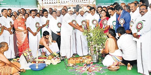 Tamil Nadu CM Edappadi Palaniswami at a function to lay foundation stone for AIIRLIVAS, along with Deputy CM O Panneerselvam.