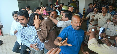 Three Kashmiri students arrested for sedition were attacked by right wing activists in Hubballi court premises on Monday. (Photo | D Hemanth /EPS)