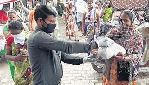 Man serves food to the stranded amid coronavirus lockdown.