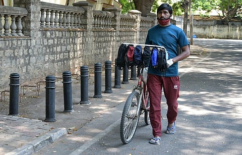 A man sells masks amid lockdown. (Photo| EPS/ Meghana Sastry)