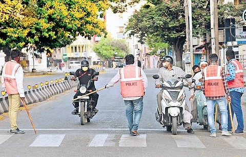 Volunteers assist police in preventing motorists from violating lockdown rules in Bengaluru on Wednesday | Vinod Kumar T