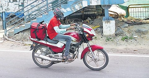A food delivery man working during the lockdown. (Photo | Nagaraja Gadekal, EPS)