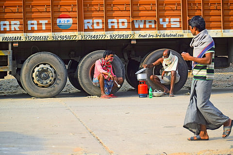 Visual of truck drivers people prepering food in Bengaluru. (Photo | Pandarinath B/EPS)