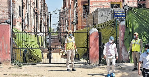 Police personnel stand guard at the quarantine facility at Dwarka sector 16 on Wednesday | Shekhar Yadav