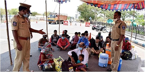 Police talk to migrants workers going home on foot in Hyderabad. (Photo | S Senbagapandiyan, EPS)