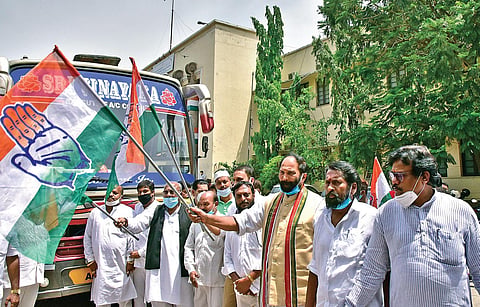 TPCC president Uttam Kumar Reddy flags off buses, arranged by the Congress party for migrant workers to return to their native places in Odisha and other States, during the extended lockdown in Hyderabad on Wednesday | Vinay Madapu