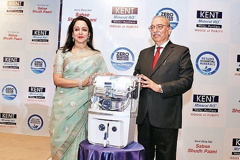 Hema Malini and Mahesh Gupta, CMD, Kent RO unveiled new water purifier. (File photo| EPS)