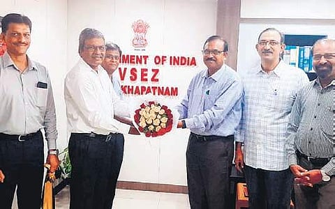 APCCIF delegation, led by its ex-president G Sambasiva Rao, greeting zonal commissioner of VSEZ ARM Reddy in Visakhapatnam (File Photo |EPS)