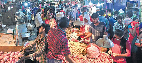 People thronging Koyambedu vegetable market without social distancing, ahead of the four-day intense lockdown on April 25 | Martin Louis