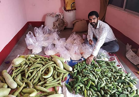 28-year-old youth Dheeraj Roy of Hajipur in Bihar's Vaishali district who is helping poor people with food. (Photo | Facebook)