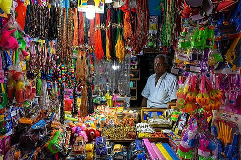 Traders wary as crowds back in Samayapuram