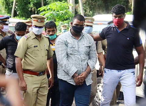Mohammed Bilal, accused in Kottayam Sheeba murder case, being taken to the house at Kunnumpuram in Kochi as part of evidence collection. (Photo | Vishnu Prathap, EPS)
