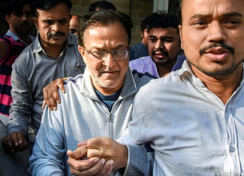Yes Bank founder Rana Kapoor being taken to a court after being arrested by Enforcement Directorate under money laundering charges in Mumbai. (Photo | PTI)