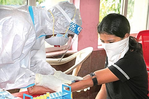 RMRC staff collect blood sample of a woman during the ongoing sero survey in Bhubaneswar on Tuesday | IRFANA