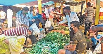 People violating social distancing norms at a vegetable market in Dhenkanal