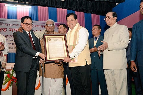 (FILE PHOTO | Assam CM presents the Sarasvata Samman-2016 to noted scholar Professor Emeritus Dr. Amaresh Dutta.) Eminent academician Amaresh Dutta died on Thursday due to age-related ailments.