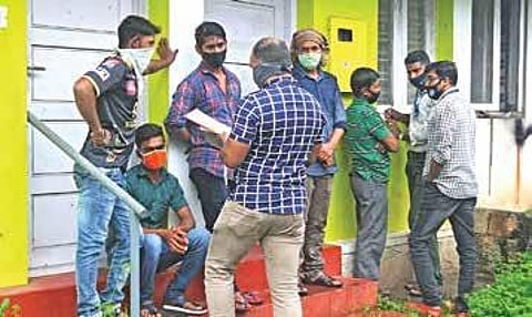 Special Branch officers recording the statement and collecting evidence from the co-habitants of su spected Al-Qaeda operatives in front of the NIA office.