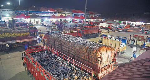 After a break of five months, the wholesale vegetable markets finally reopens at 7 pm on Sunday in Chennai | ashwin prasath, martin louis