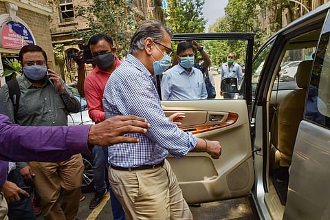 Deepak Kochar, husband of former ICICI Bank MD CEO Chanda Kochar, being taken to a PMLA court by Enforcement Directorate officials in connection with a money laundering case on Tuesday. (Photo | PTI)