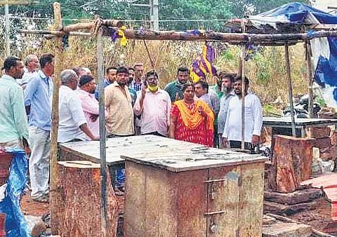 Ullal CMC president Chitra Chandrakanth visits Thokottu on Saturday | Express