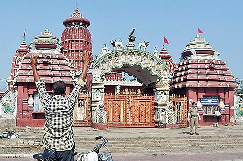 A devotee offering prayer on Ram Navami as gates were closed due to lockdown. (File photo | Express)